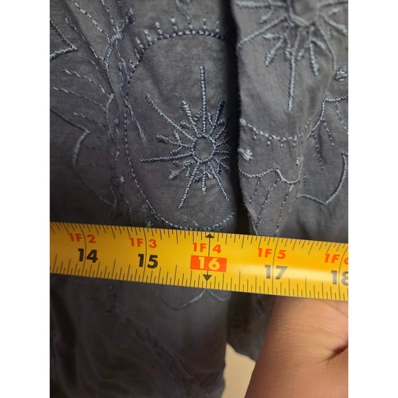 Chico's Embroidered Floral Button Down Top Blouse Size 3 XL Cotton Blue - Picture 5 of 6